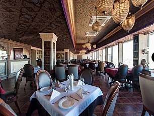 Ресторан Дарбарс / Darbars Ресторан Дарбарс / Darbars